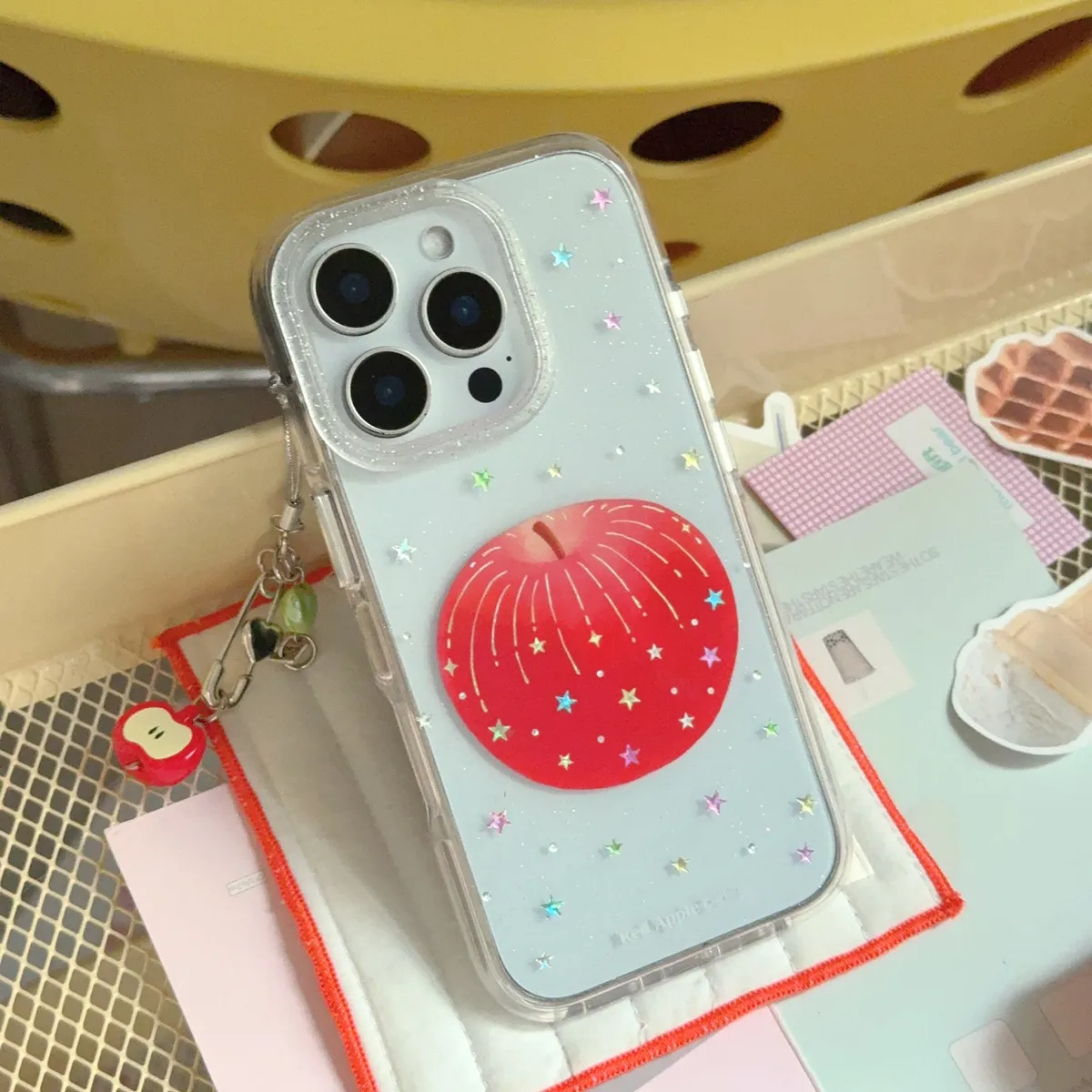 彩色星星红苹果适用iphone16promax苹果15Pro手机壳新款14防摔13手链保护套