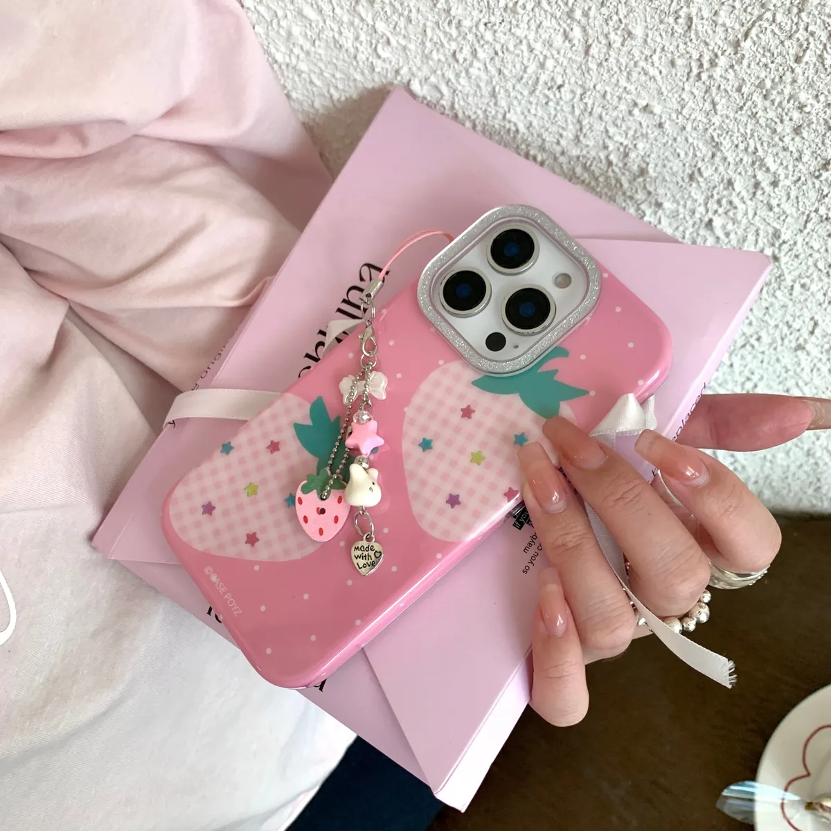 鎏金草莓挂饰适用于苹果16/15/14/13/promax手机壳iphone16promax可爱卡通 - 图片 9