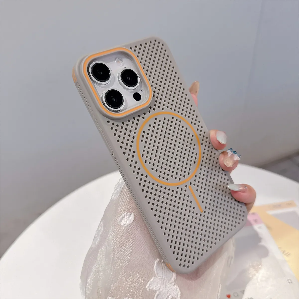 新款柔润撞色适用iPhone16ProMax手机壳夏日多孔散热苹果15pro无线细圈磁吸14潮流时尚13/12p男女创意保护套 - 图片 9