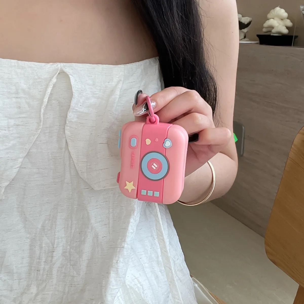 硅胶粉色相机耳机套适用AirPods4苹果无线蓝牙AirPodsPro耳机壳小众创意新款AirPodsPro2网红超火女款AirPods2防摔保护套 - 图片 4