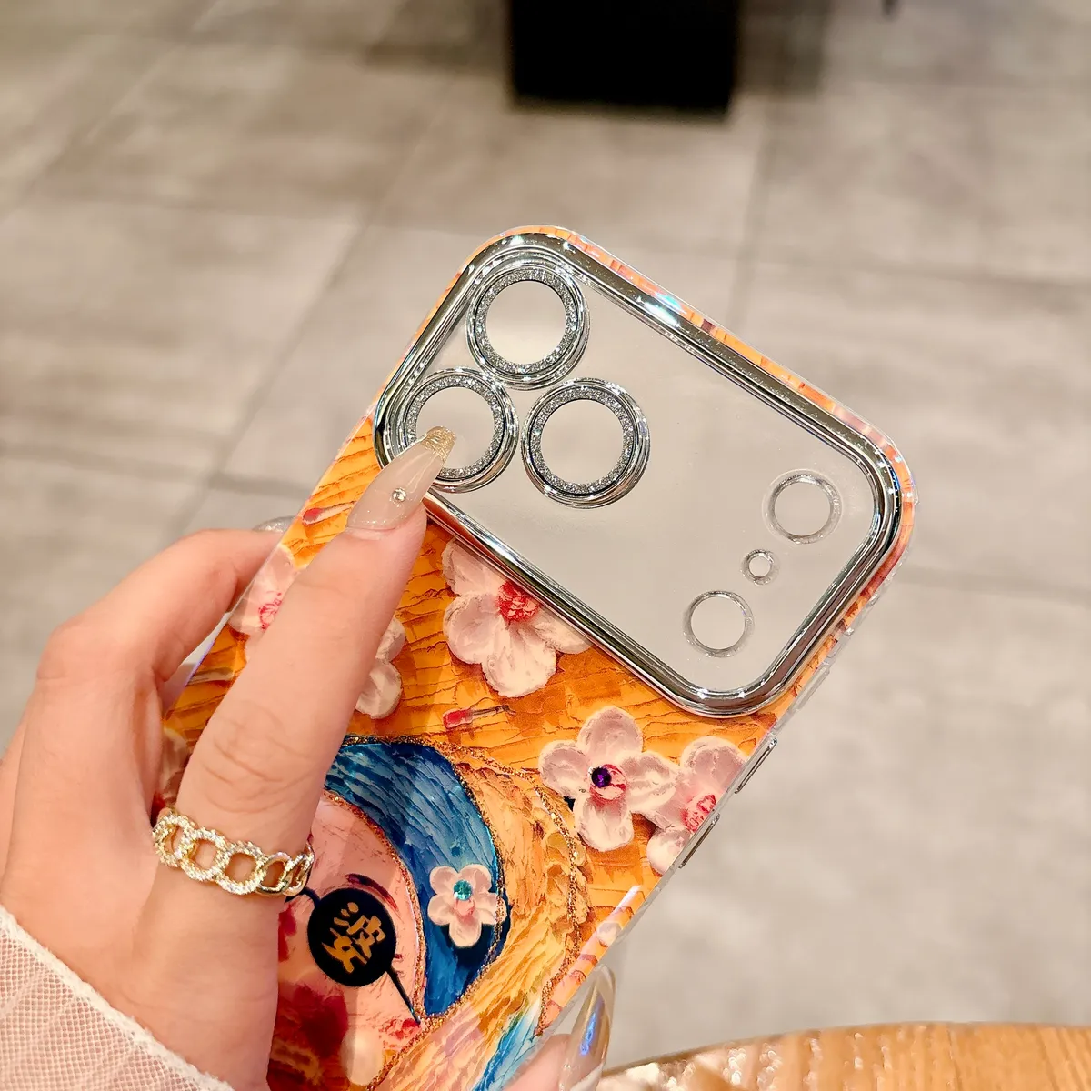 适用苹果系列iPhone17新款手机壳个性时尚17promax/15promax富婆13pro16promax银灰色闪粉镜头保护套 - 图片 10
