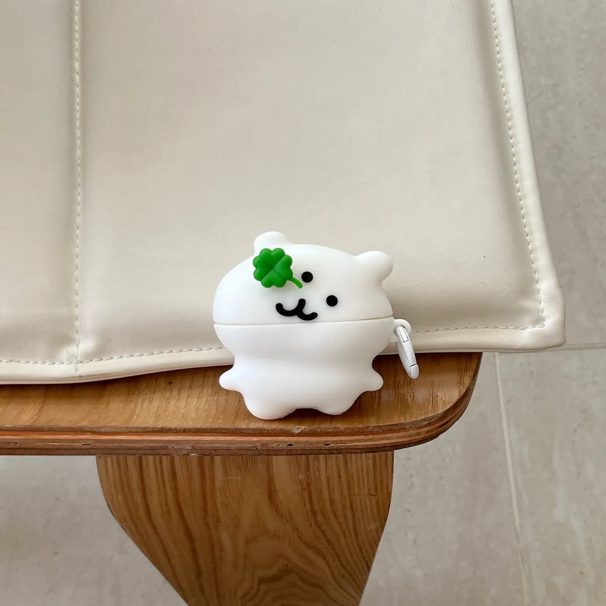 硅胶四叶草自嘲熊耳机套适用Airpods4保护套可爱卡通Airpodspro降噪耳机保护套Airpods2网红超火女款Airpods3全包防摔 - 图片 3