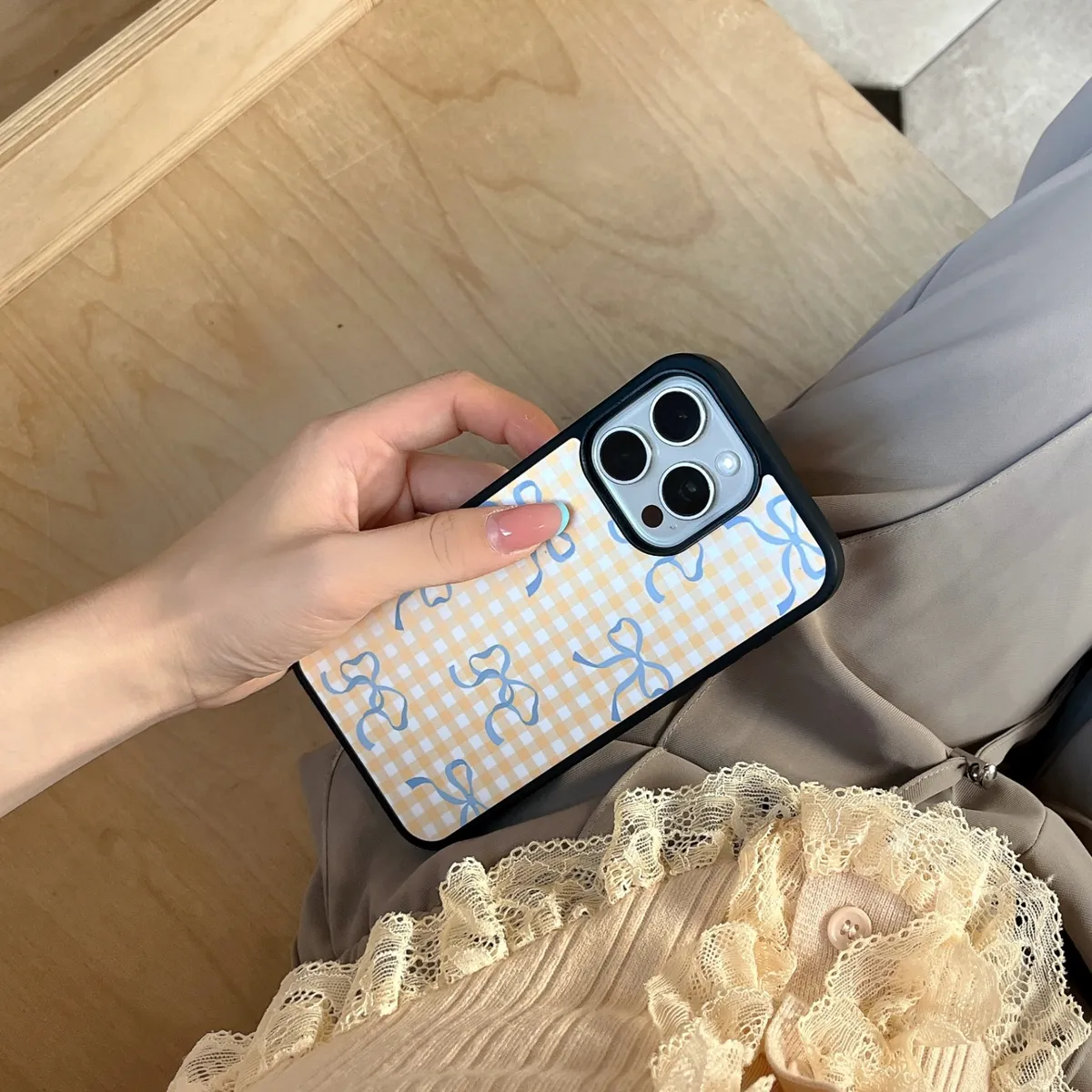 黑边黄白格蓝蝴蝶结适用于苹果16ProMax手机壳韩风小众少女心iPhone15新款简约高级感13ProMax防摔保护套 - 图片 2