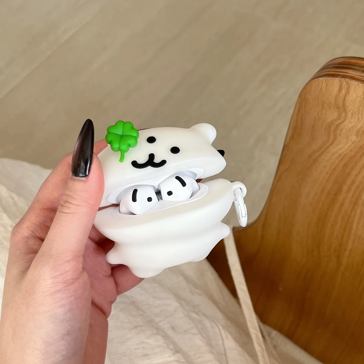 硅胶四叶草自嘲熊耳机套适用Airpods4保护套可爱卡通Airpodspro降噪耳机保护套Airpods2网红超火女款Airpods3全包防摔 - 图片 6