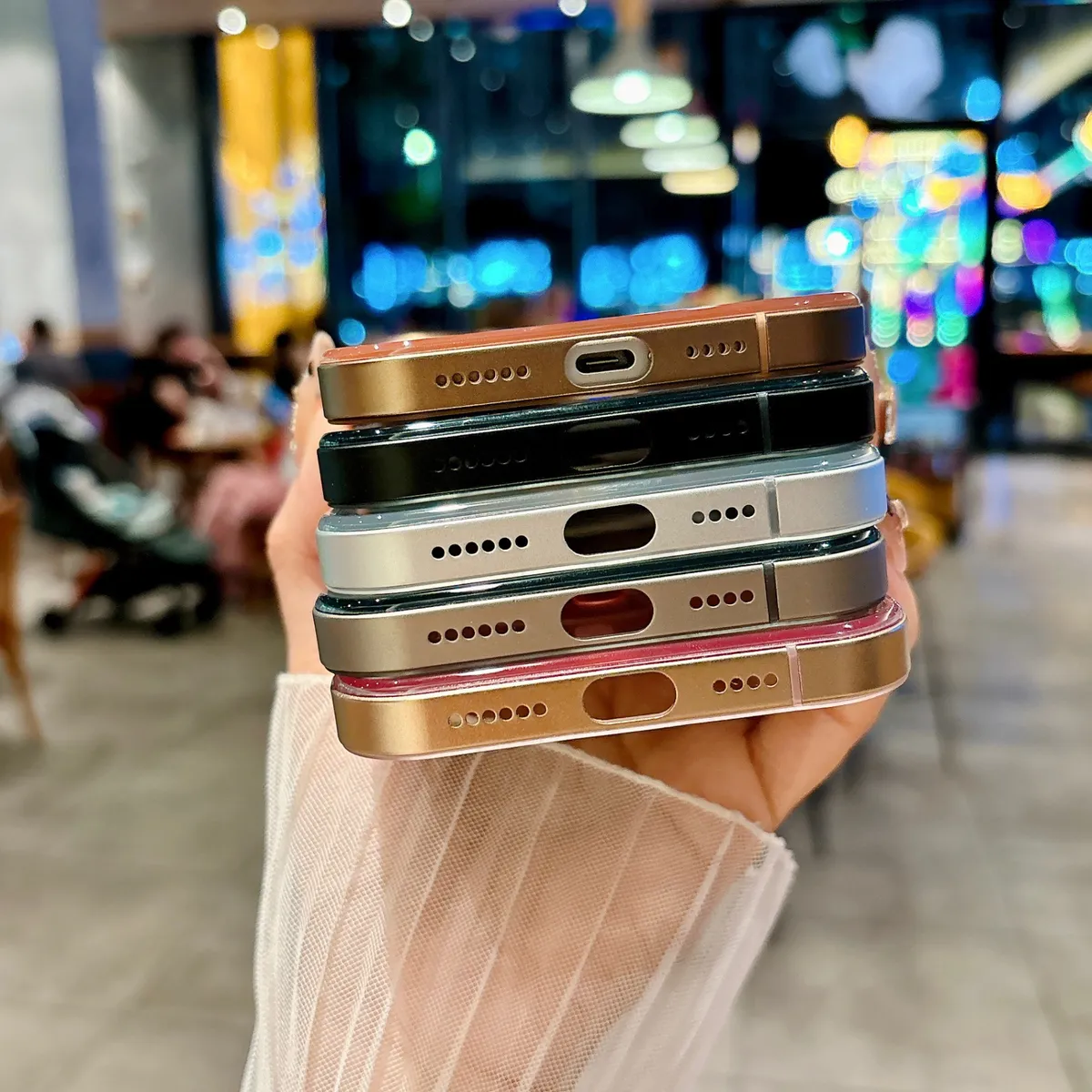 适用苹果iphone16系列手机壳 钛铝纱感磁吸系列 铝合金边框五金按键相框 TPU肤感半透明强磁