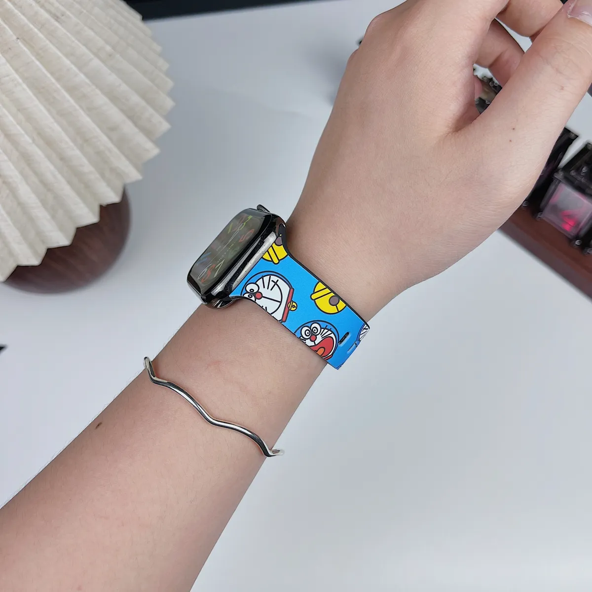 苹果-CASETiFY表带哆啦A梦联名皮卡丘-硅胶材质适用S1-S10腕带S9高级感表带S8 - 图片 2
