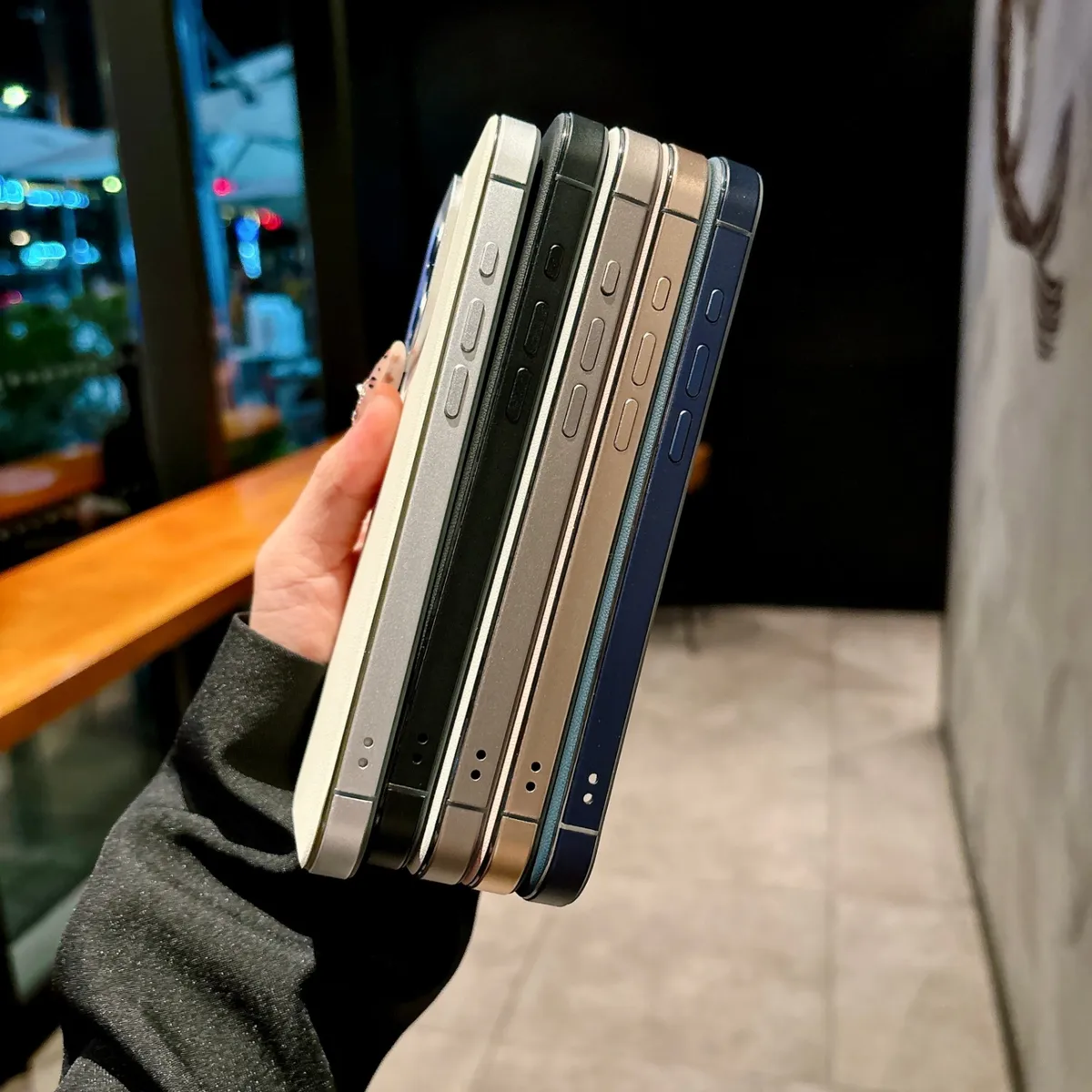 适用苹果iphone16系列手机壳 钛铝柔硅磁吸系列铝合金边框五金按键相框TPU有机硅皮革 - 图片 10