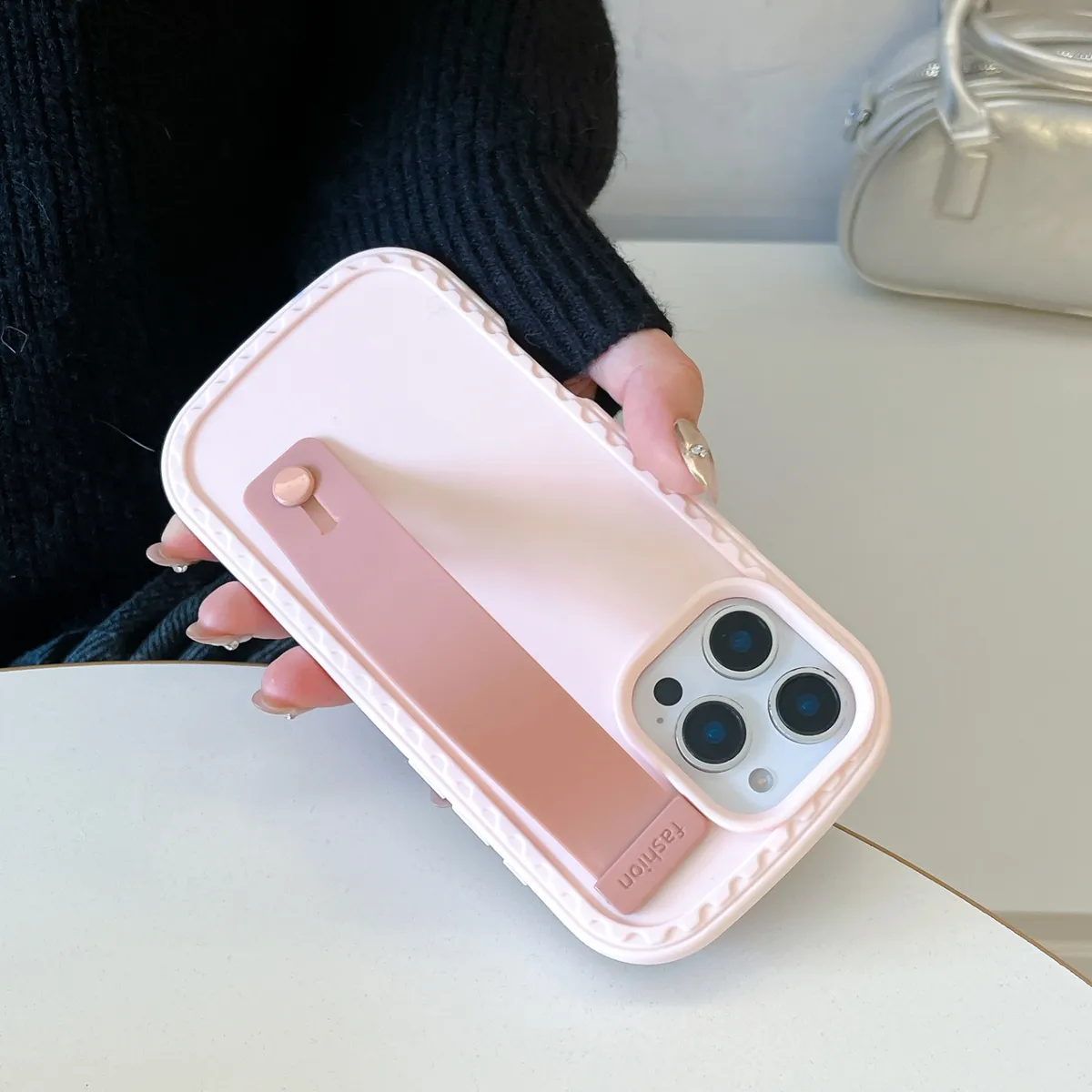 防尘塞推窗 手腕带 小众ins温柔个奶油白纯色软壳适用16promax苹果15手机壳iPhone14pro简约13promax保护套16软壳15 - 图片 2