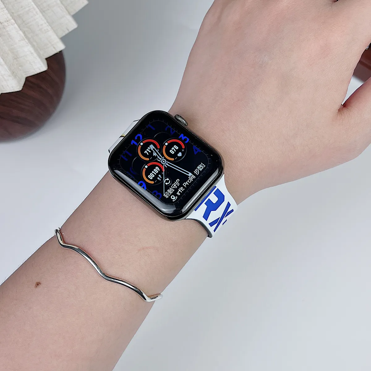 苹果-CASETiFY表带EVA高达联名-硅胶材质适用S1-S10腕带S9高级感表带S8