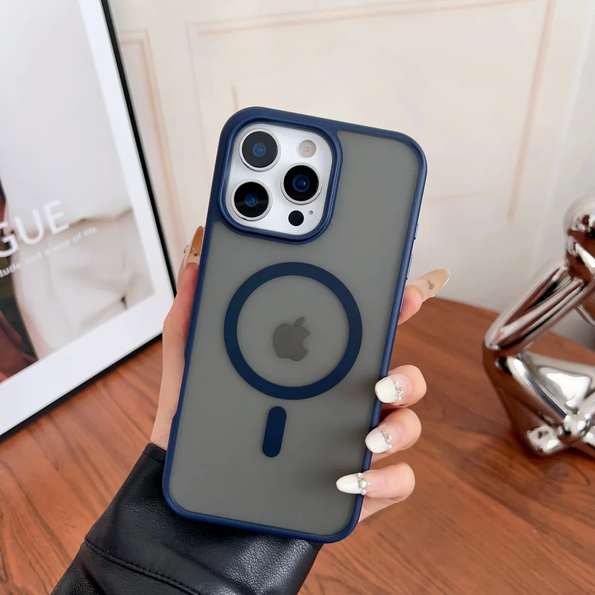 适用iphone系列苹果磁吸无线充电Magsafe车载简约肤感磨砂全包抗震防摔手机壳 - 图片 3