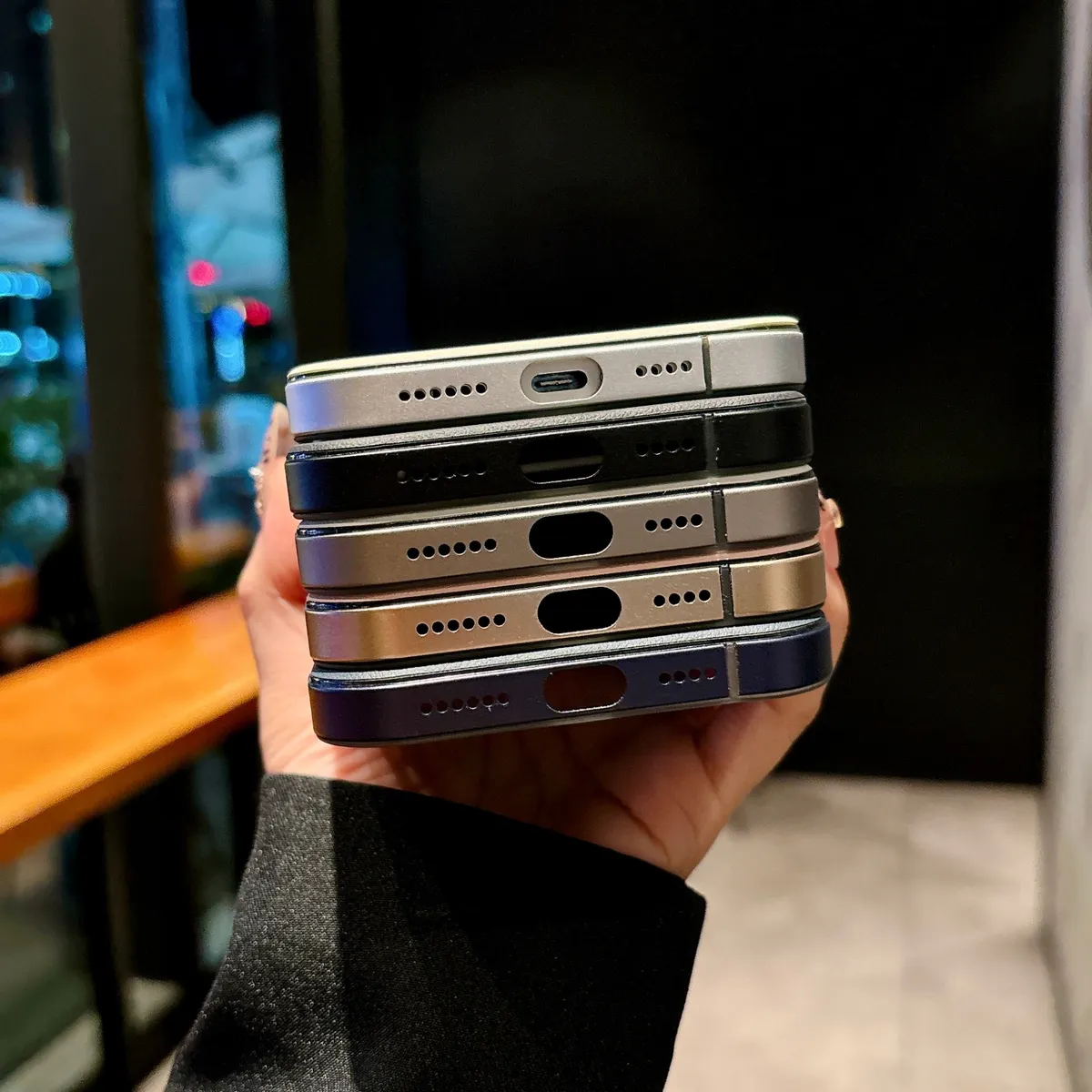 适用苹果iphone16系列手机壳 钛铝柔硅磁吸系列铝合金边框五金按键相框TPU有机硅皮革 - 图片 3