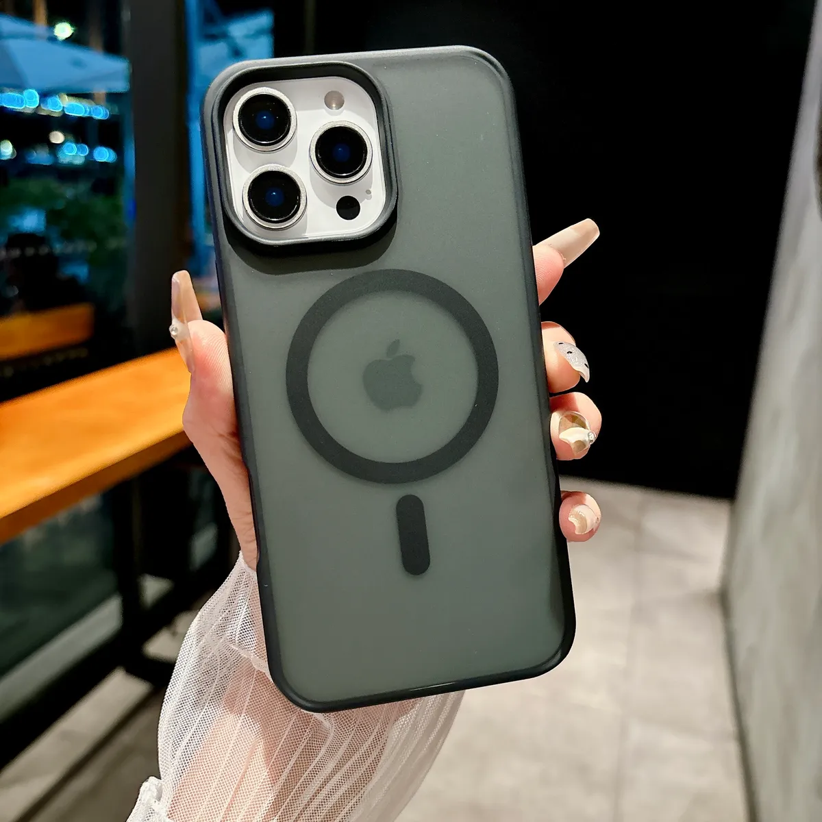 适用iphone系列苹果磁吸无线充电Magsafe车载简约肤感磨砂全包抗震防摔手机壳 - 图片 4