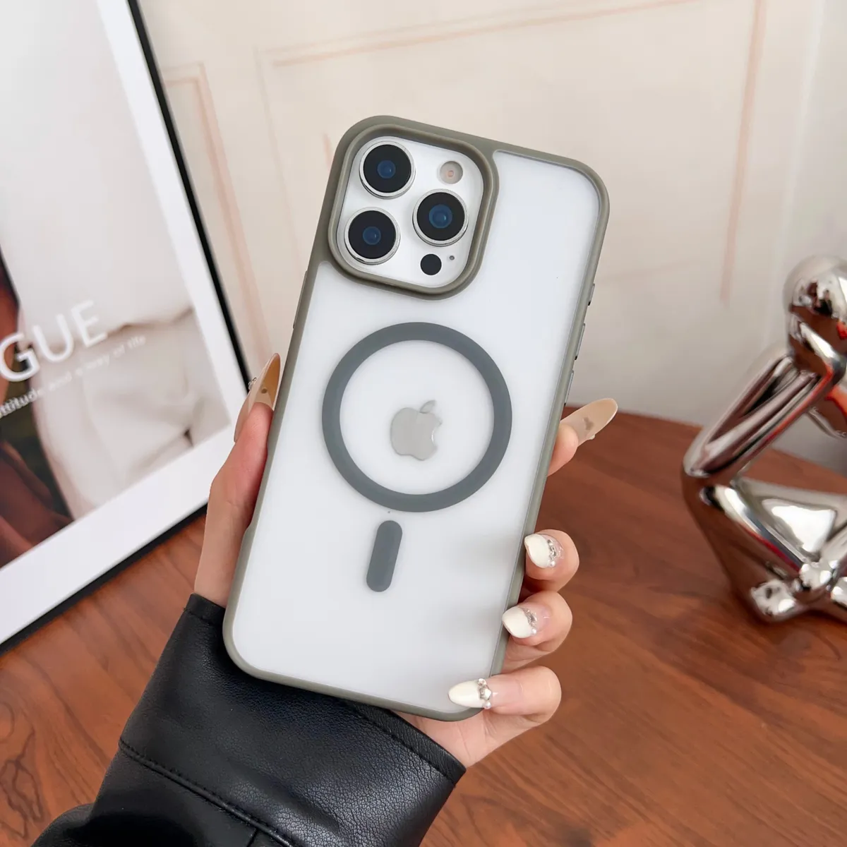 适用iphone系列苹果磁吸无线充电Magsafe车载简约肤感磨砂全包抗震防摔手机壳 - 图片 5
