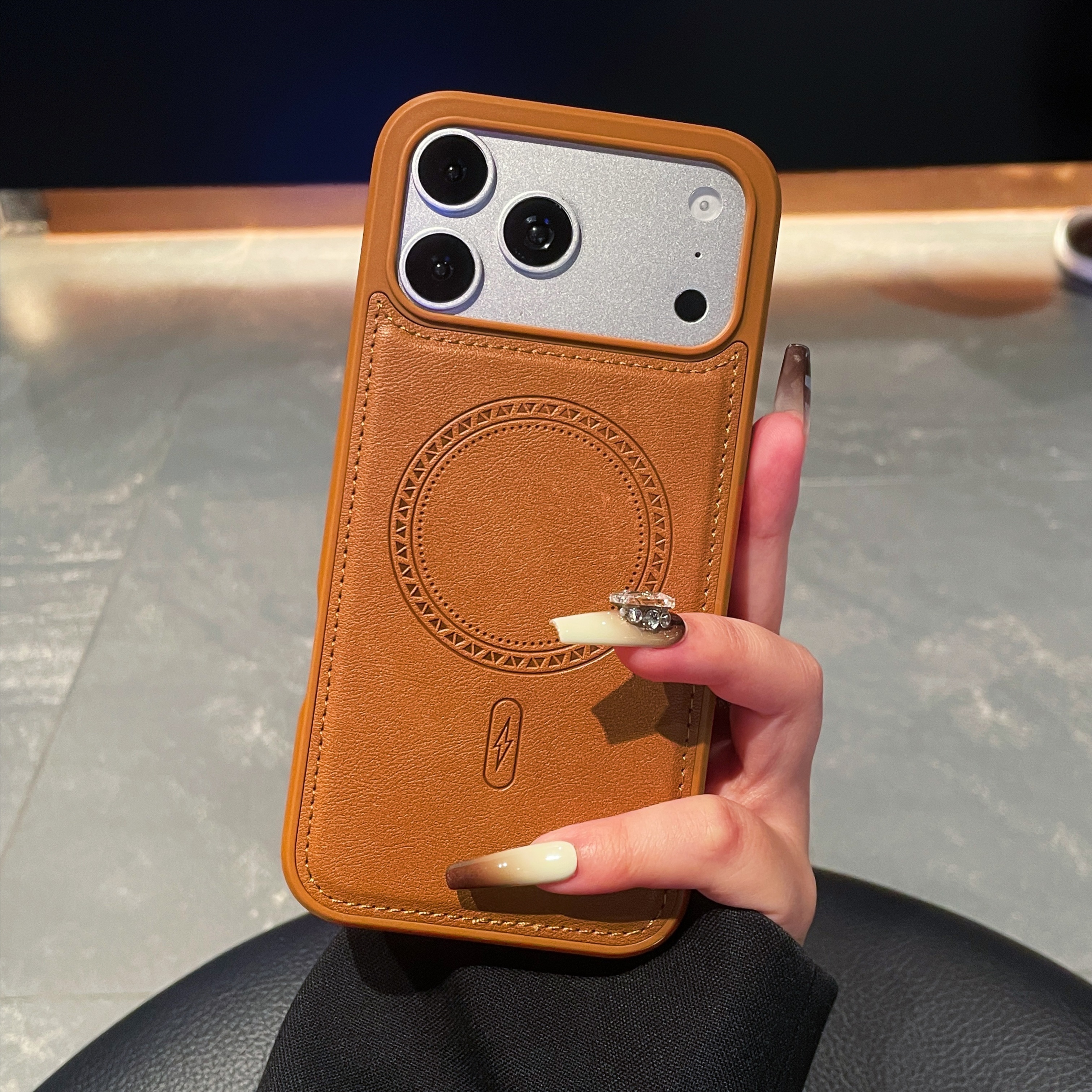 适用iPhone17手机壳皮革磁吸magsafe充电苹果16ProMax防摔保护套